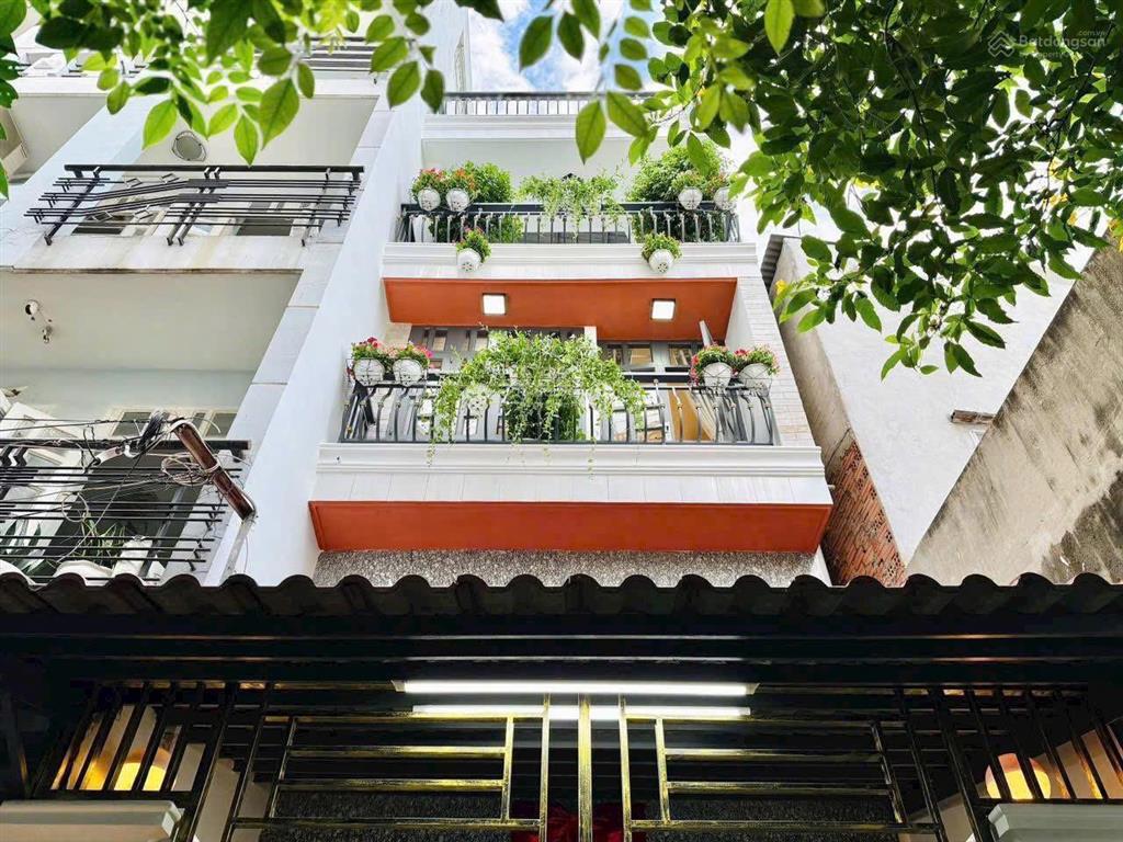 Nhà đẹp dương quảng hàm p.6 gò vấp  giá 3tỷ920  dt 50,6m2