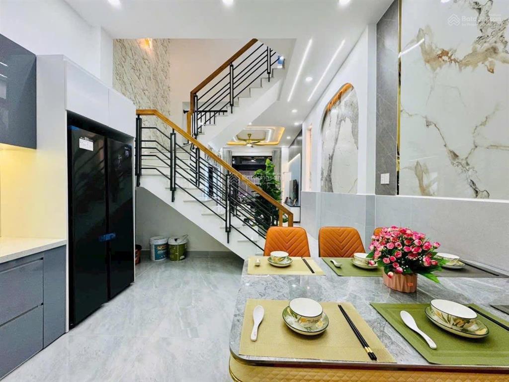 Cô trinh cần bán gấp nhà hẻm xe hơi bùi đình tuý bình thạnh. dt 52m2 shr chính chủ