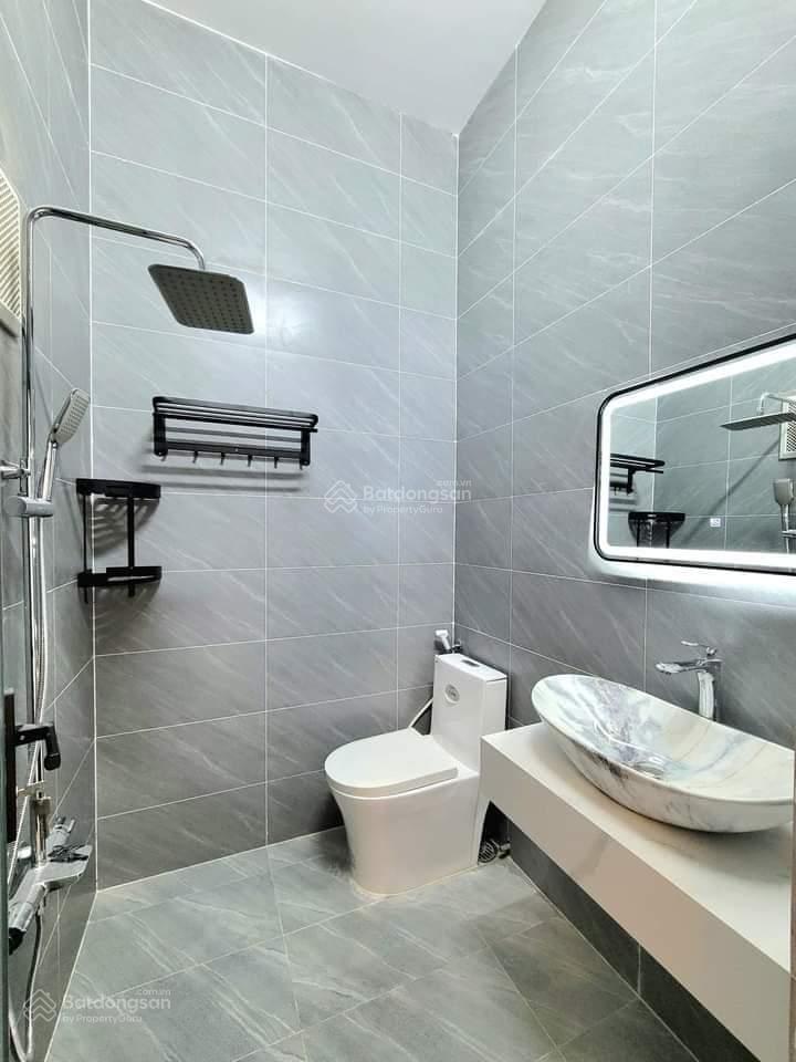 Nhà cần bán đã có shr hẻm xe hơi đường trần bá giao gv. giá 2tỷ5, dt 37,7m2
