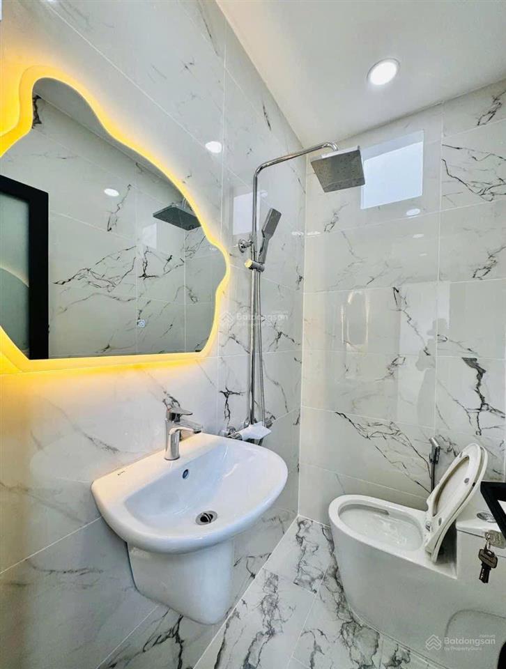 Nhà đẹp 1trệt 2lầu hẻm phạm văn đồng gò vấp. giá 2tỷ690, dt 55m2