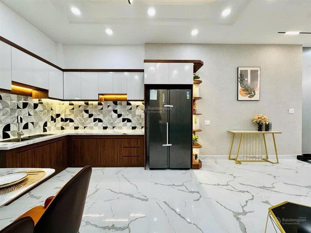 Nhà đẹp 1trệt 2lầu hẻm phạm văn đồng gò vấp. giá 2tỷ690, dt 55m2