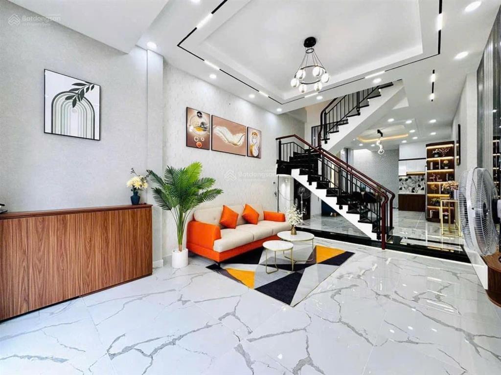 Nhà đẹp 1trệt 2lầu hẻm phạm văn đồng gò vấp. giá 2tỷ690, dt 55m2