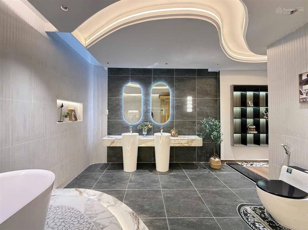 Giá cực hiếm! bán lỗ vốn nhà đoàn thị điểm, p1, phú nhuận. dt 61,1m2. giá 4tỷ290. cho thuê 19tr/th