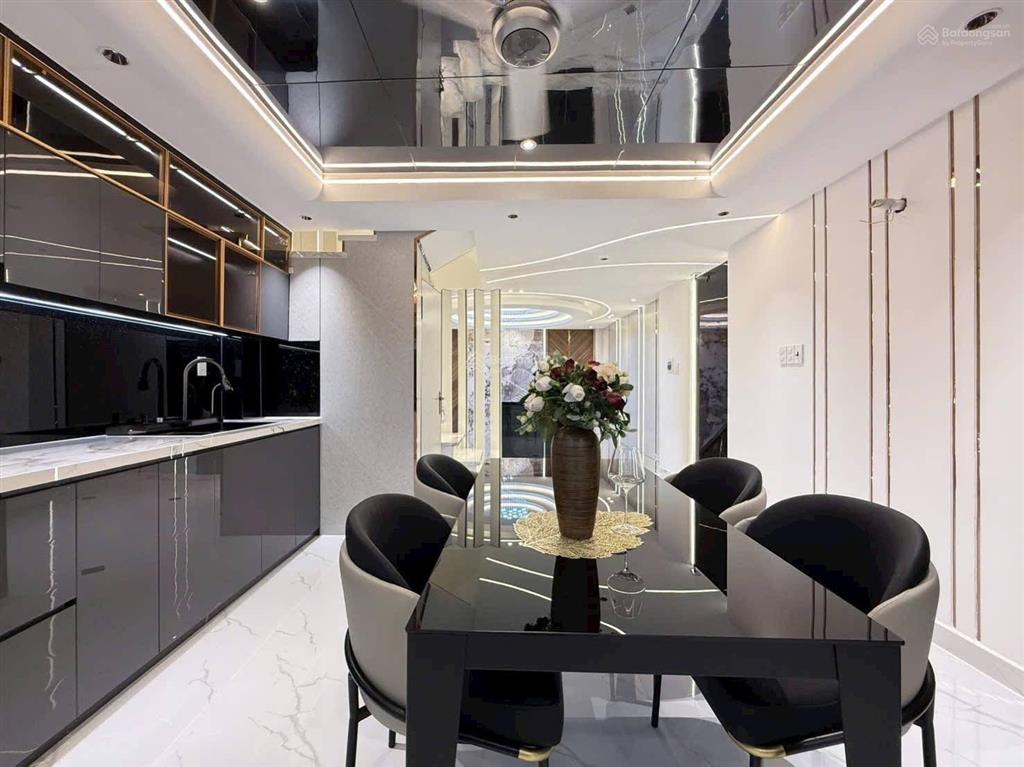 Giá cực hiếm! bán lỗ vốn nhà đoàn thị điểm, p1, phú nhuận. dt 61,1m2. giá 4tỷ290. cho thuê 19tr/th