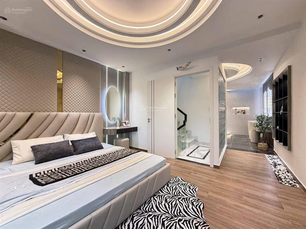 Giá cực hiếm! bán lỗ vốn nhà đoàn thị điểm, p1, phú nhuận. dt 61,1m2. giá 4tỷ290. cho thuê 19tr/th