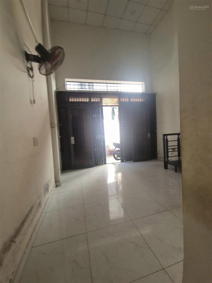 Nhà 2 mặt hẻm 4m rất thoáng mát. gần mặt tiền đường, trường tiểu học hiệp tân