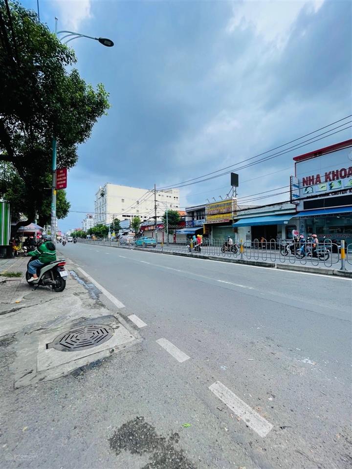* bán kính 50m chợ, siêu thị, khách sạn, trường học, nhà hàng .