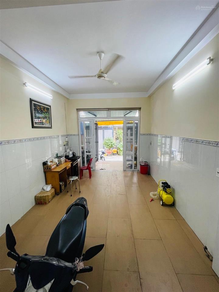 * bán kính 50m chợ, siêu thị, khách sạn, trường học, nhà hàng .
