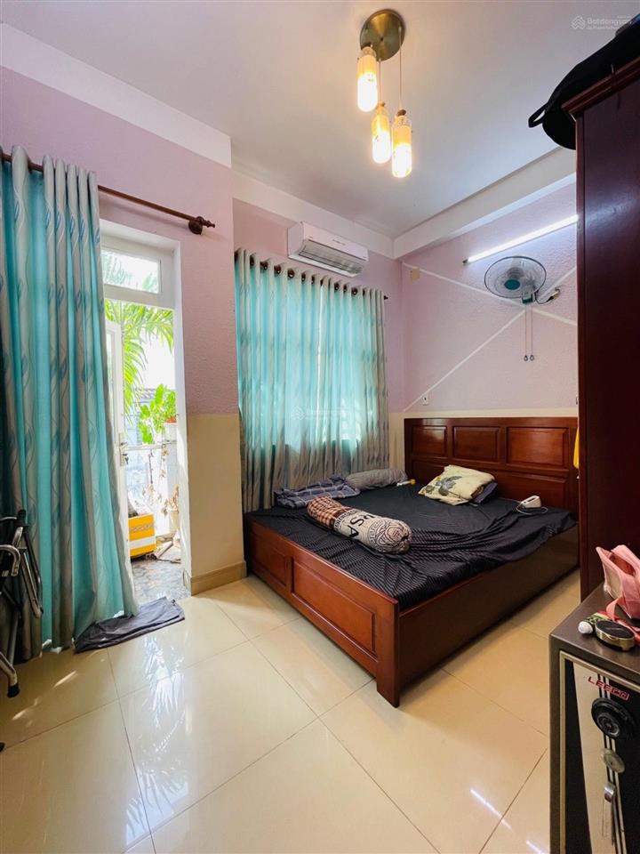 * bán kính 50m chợ, siêu thị, khách sạn, trường học, nhà hàng .