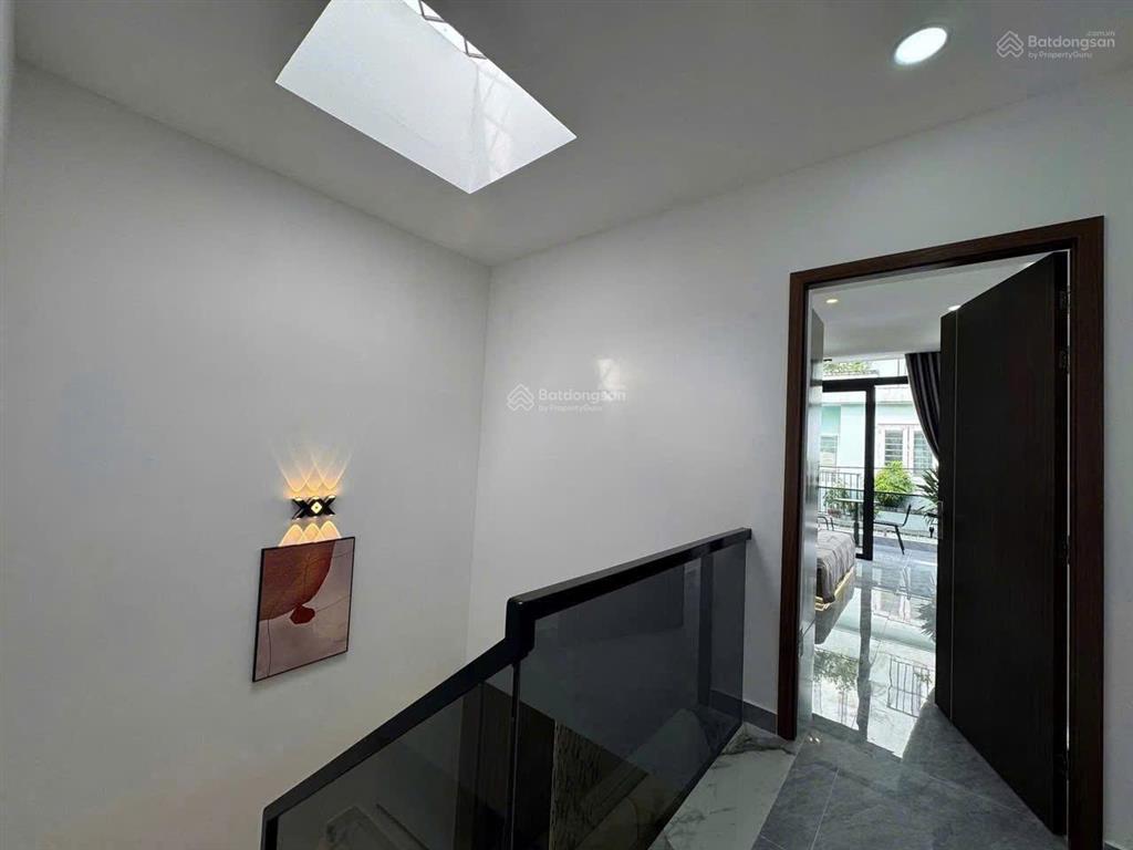 Đinh tiên hoàng, p7 bình thạnh chỉ 2 tỷ 2!  2 lầu  di chuyển q1 chỉ vài phút