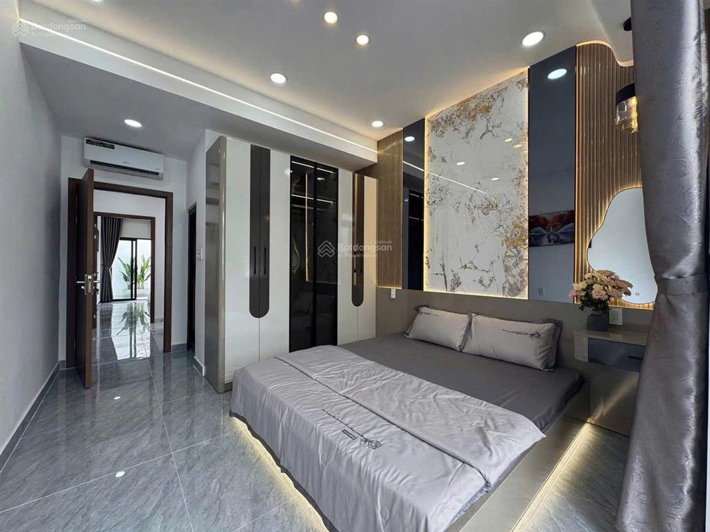 Đinh tiên hoàng, p7 bình thạnh chỉ 2 tỷ 2!  2 lầu  di chuyển q1 chỉ vài phút