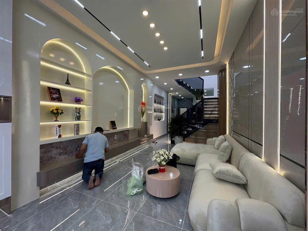 Đinh tiên hoàng, p7 bình thạnh chỉ 2 tỷ 2!  2 lầu  di chuyển q1 chỉ vài phút