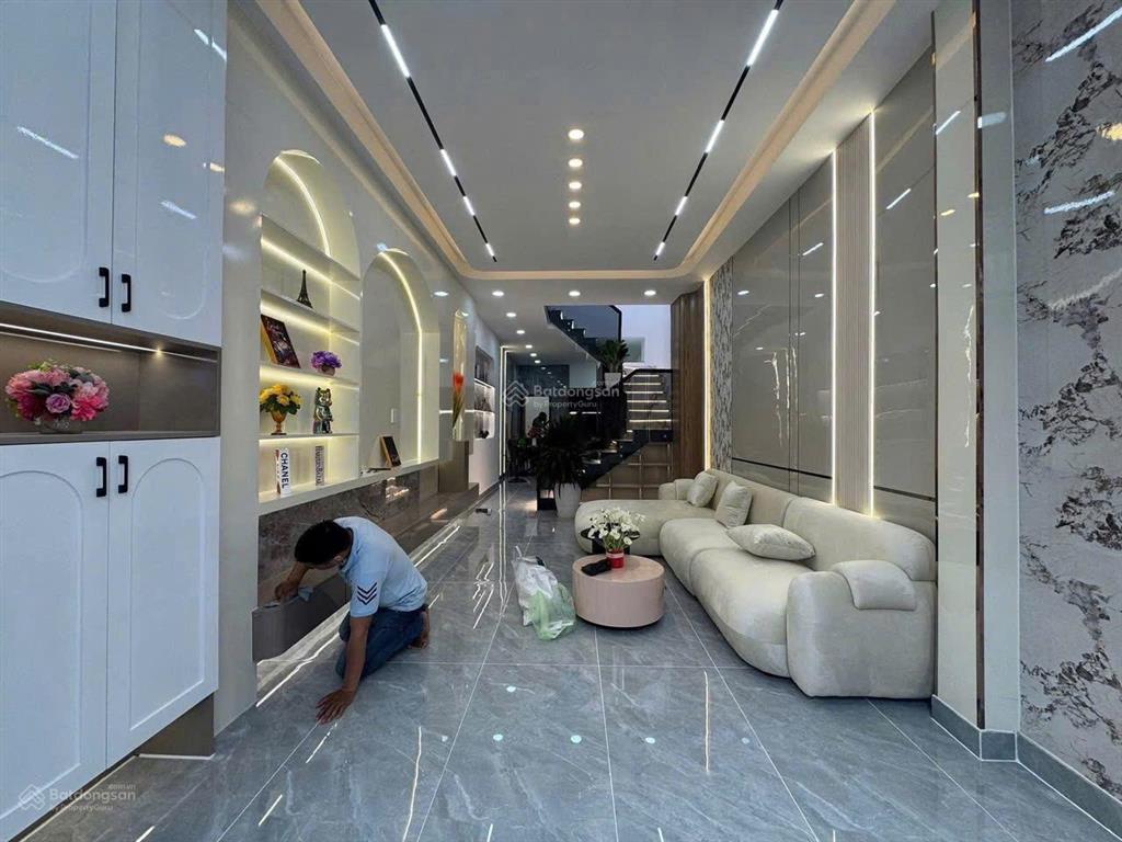 Đinh tiên hoàng, p7 bình thạnh chỉ 2 tỷ 2!  2 lầu  di chuyển q1 chỉ vài phút