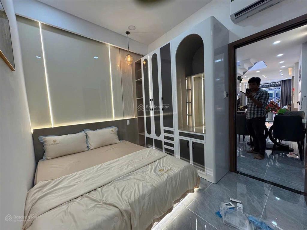 Đinh tiên hoàng, p7 bình thạnh chỉ 2 tỷ 2!  2 lầu  di chuyển q1 chỉ vài phút