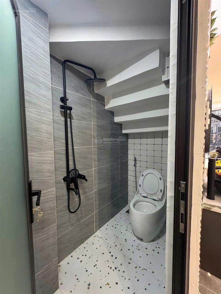 Đinh tiên hoàng, p7 bình thạnh chỉ 2 tỷ 2!  2 lầu  di chuyển q1 chỉ vài phút