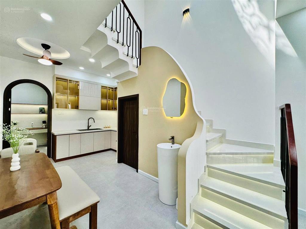 Nhà gần chợ gò vấp 3,2 tỷ  hđ thuê 14tr/tháng  3pn (có pn trệt)  shr  hxh