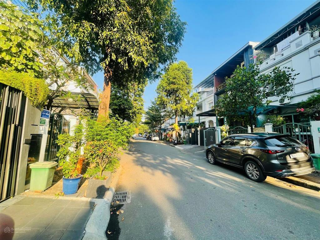 Cho thuê biệt thự phú mỹ hưng, cạnh công viên, khu compound, kế vivo, 126m2(7x18), 3 tầng, 3pn, 4wc