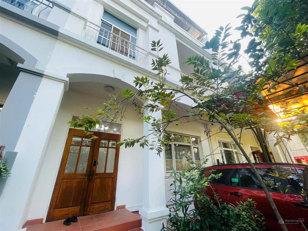 Cho thuê biệt thự phú mỹ hưng, cạnh công viên, khu compound, kế vivo, 126m2(7x18), 3 tầng, 3pn, 4wc