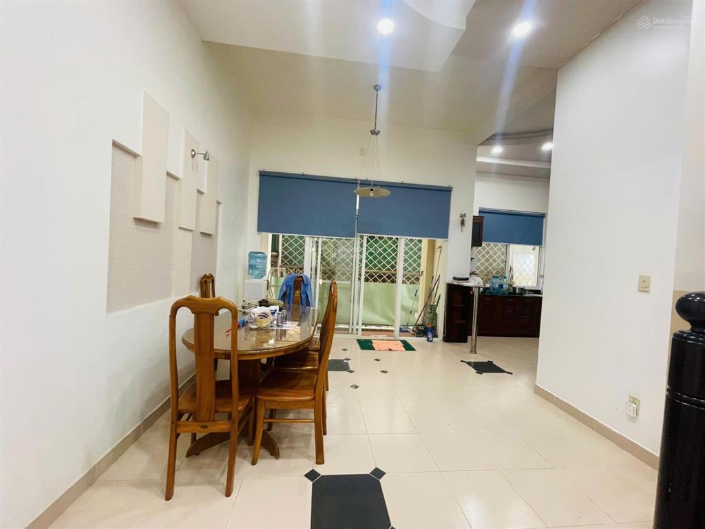 Cho thuê biệt thự phú mỹ hưng, cạnh công viên, khu compound, kế vivo, 126m2(7x18), 3 tầng, 3pn, 4wc