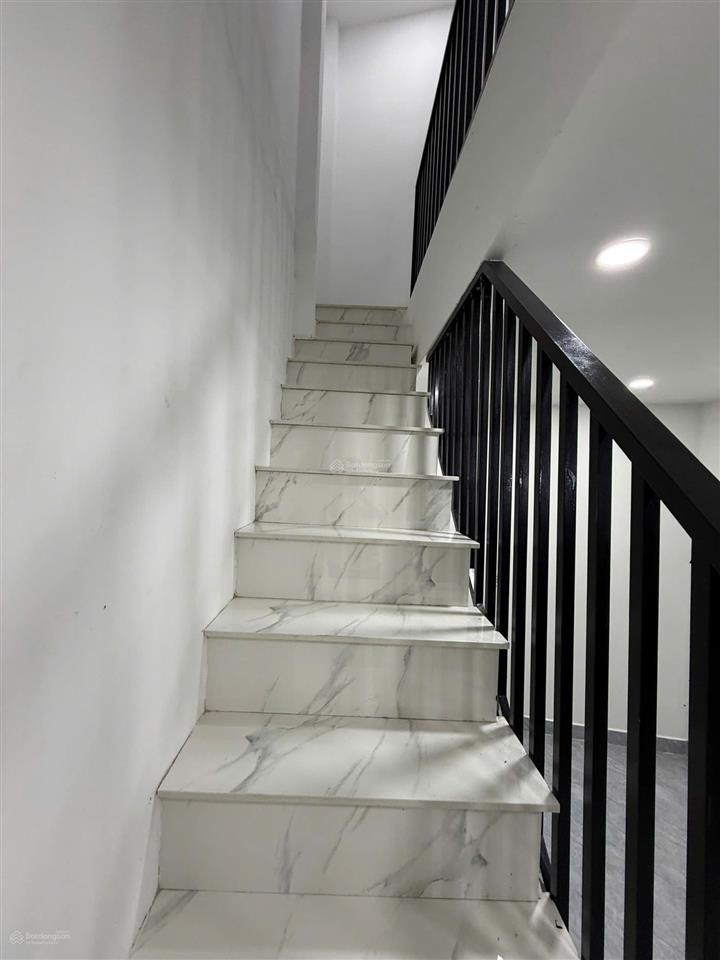 Bán nhà mặt tiền ngay hóc môn  nhà mới 100%  giá chỉ 2,55 tỷ