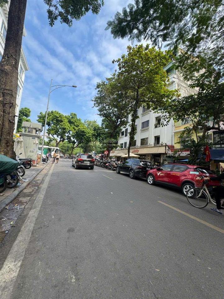 Mp hàng cót. hoàn kiếm  diện tích 55m nhà 5 tầng mặt tiền 7m sổ vuông vỉa hè 6m chỉ 53 tỷ.