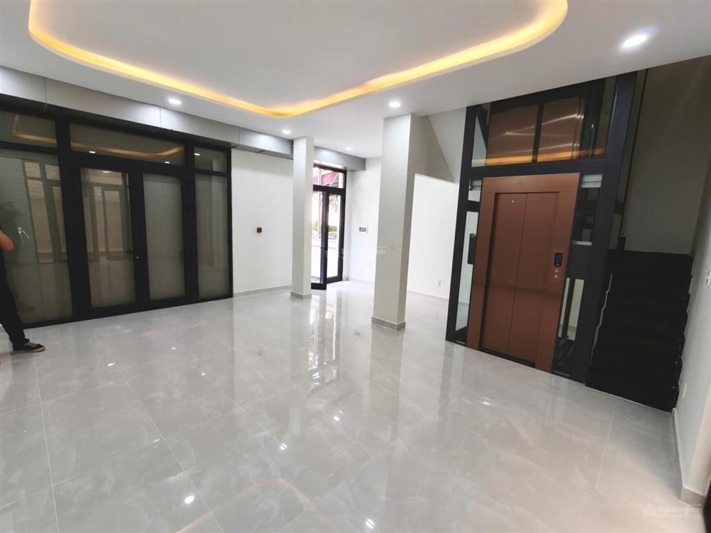 Căn kinh doanh có thang máy/máy lạnh giá chỉ 35tr hiếm nhất manhattan  ngay e tâm 0876 070 ***