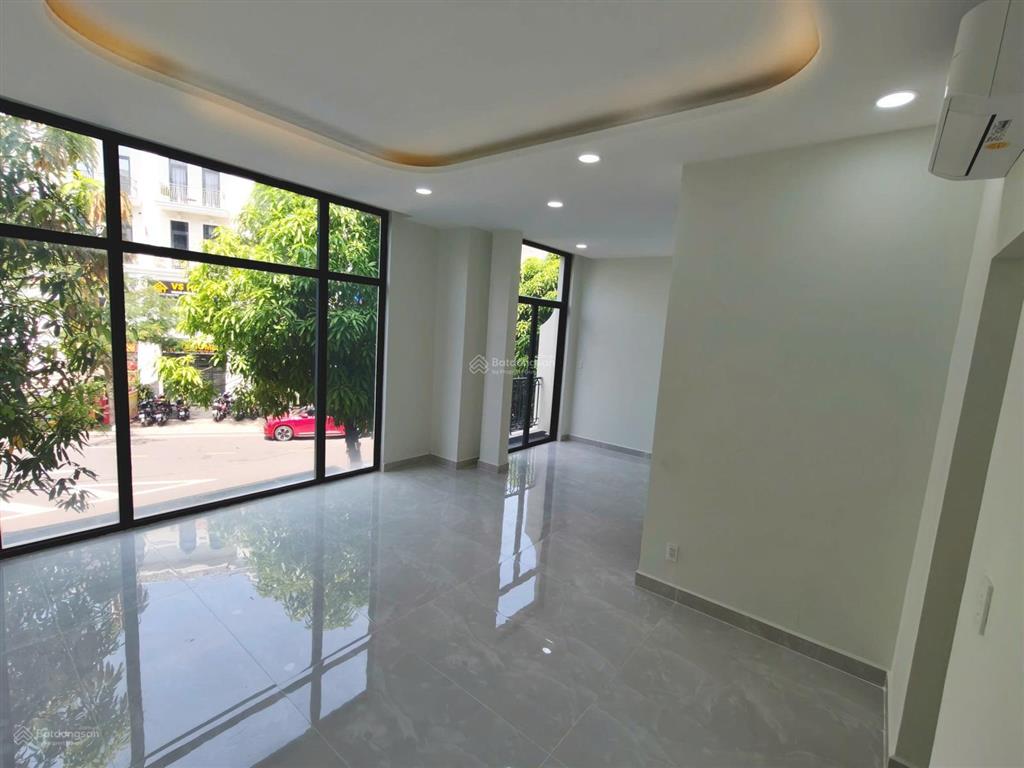 Căn kinh doanh có thang máy/máy lạnh giá chỉ 35tr hiếm nhất manhattan  ngay e tâm 0876 070 ***