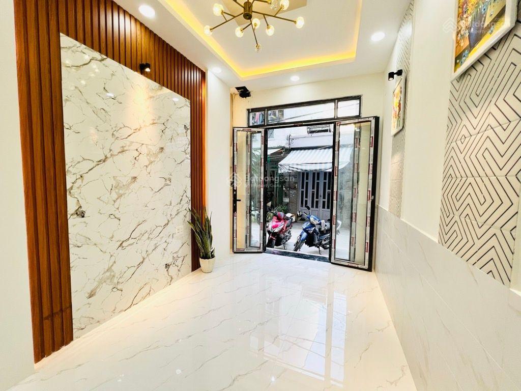Bán gấp căn nhà 4 tầng btct , 4pn, nhà mới , ngay trung tâm quận 8