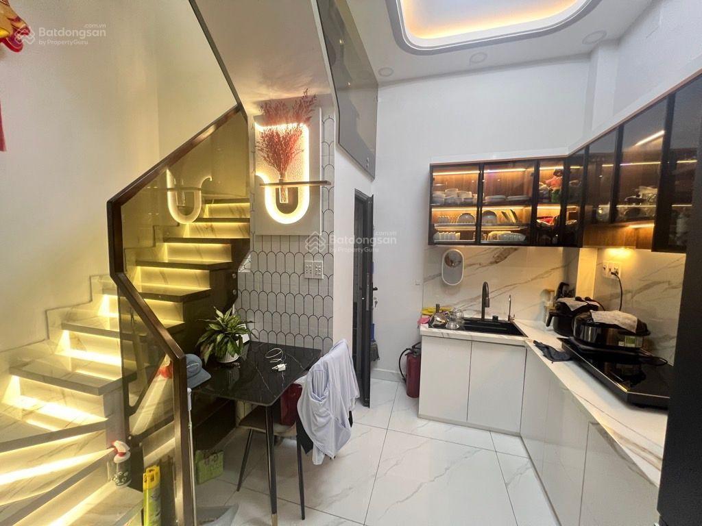4 tỷ hơn nhà 3 tầng đẹp lung linh, ( 4x 8m) hẻm xe hơi  3pn lò gốm q6 gần chợ cây gõ q6