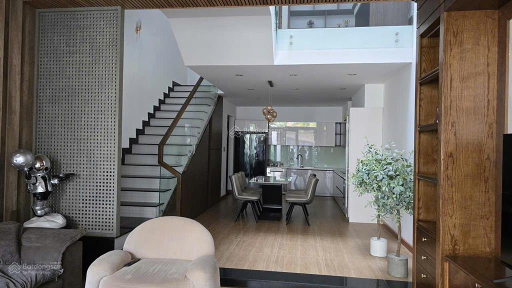 Nhà 3 tầng full nội thất,mặt tiền đặng huy trứ, ngay biển, khu du lịch mikazuki, giá chỉ nhỉnh 8 tỷ