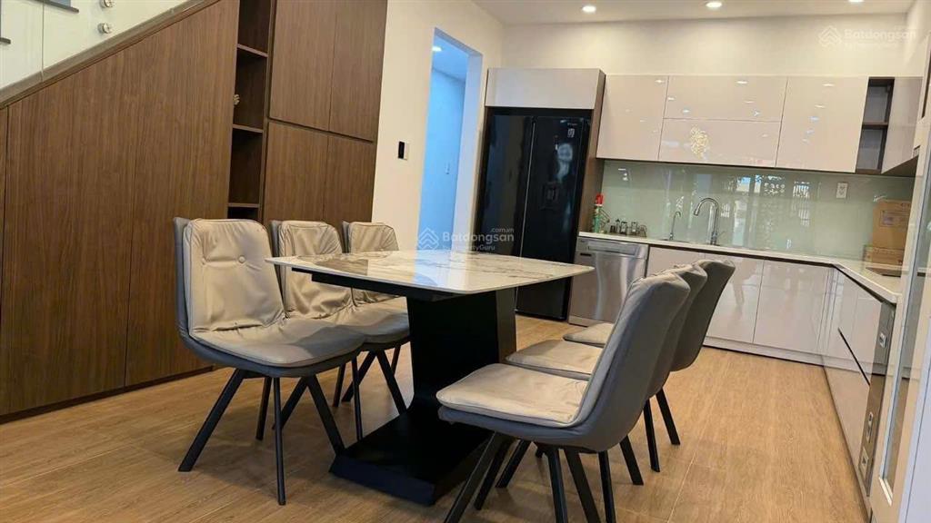 Nhà 3 tầng full nội thất,mặt tiền đặng huy trứ, ngay biển, khu du lịch mikazuki, giá chỉ nhỉnh 8 tỷ