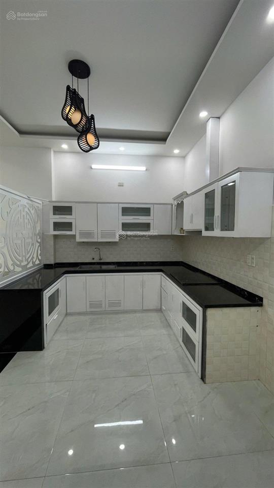 Siêu phẩm nhà 2 tầng, đường 10.5m gần bến xe trung tâm đà nẵng, khu kinh doanh sầm uất.