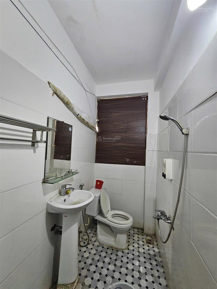 Tòa căn hộ 6 tầng full dòng tiền, gần biển. đường 30m. hồ xuân hương