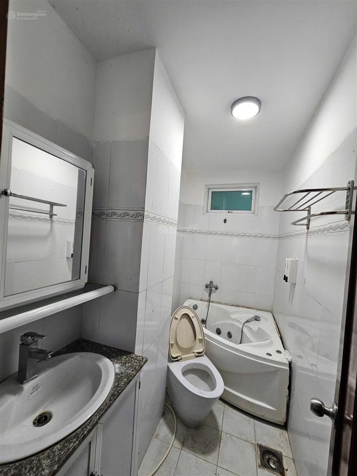 Tòa căn hộ 6 tầng full dòng tiền, gần biển. đường 30m. hồ xuân hương