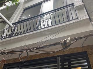 Siêu phẩm tòa nhà mới kính kong oto 7 chỗ đỗ cổng, 7 phòng khép kín phul đồ. chủ vừa hoàn thiện