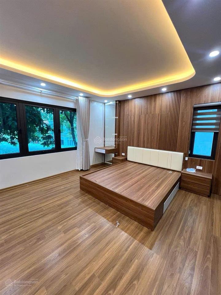 Bán nhà trung tâm tiện ích đầy đủ