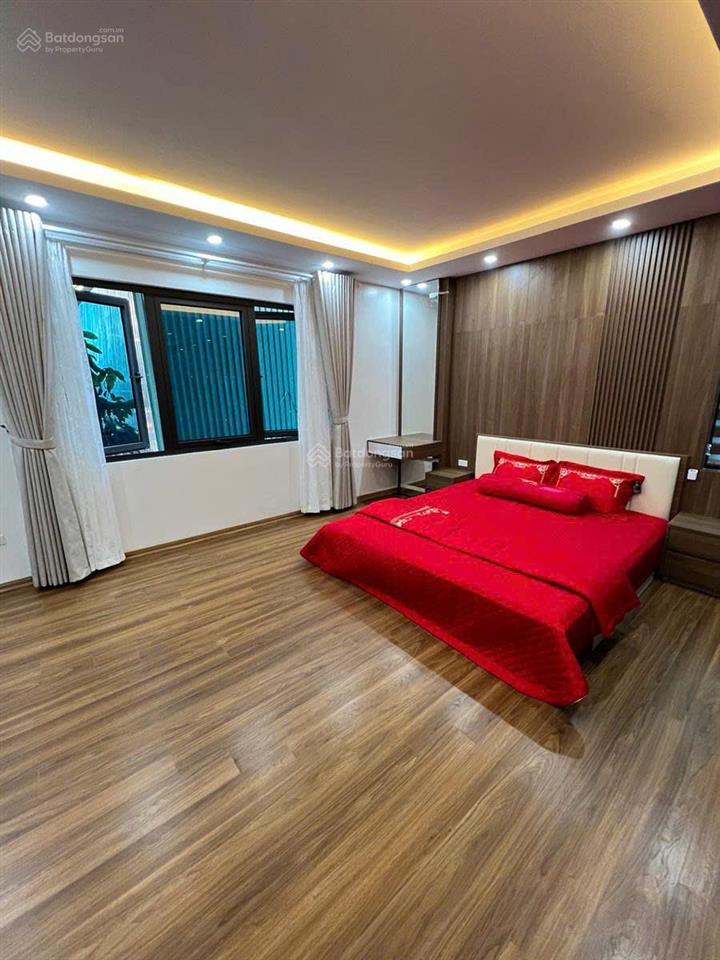 Bán nhà trung tâm tiện ích đầy đủ