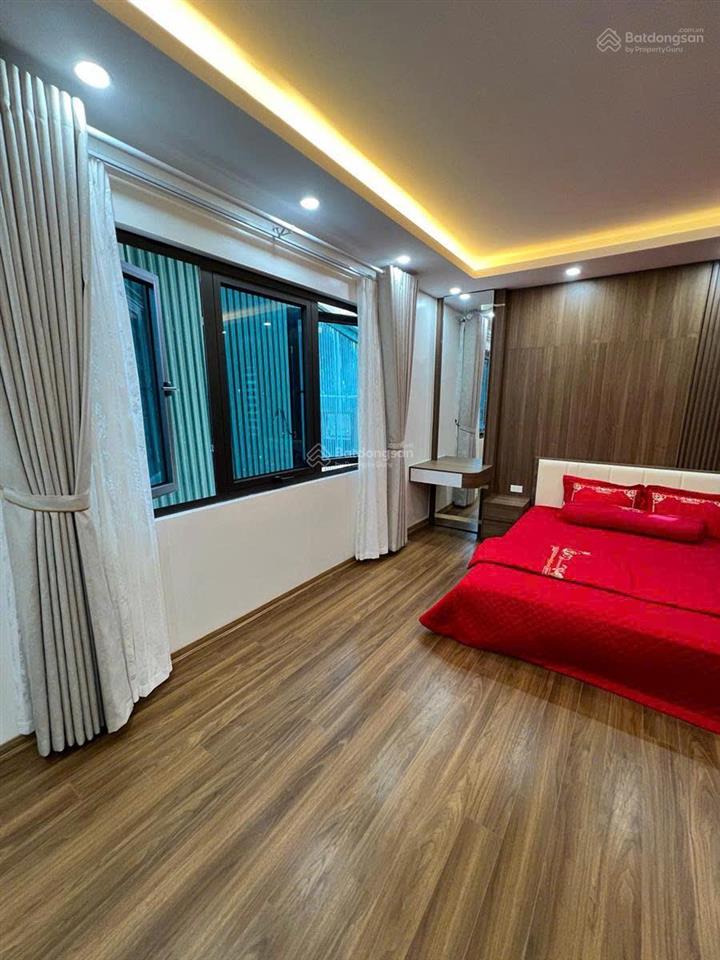 Bán nhà trung tâm tiện ích đầy đủ