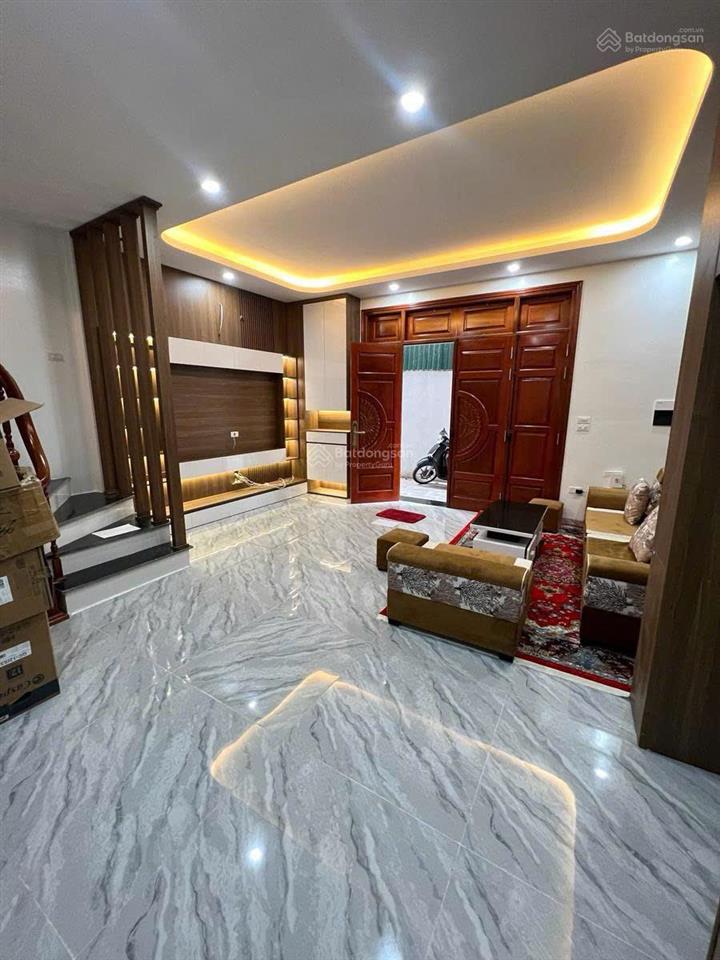 Bán nhà trung tâm tiện ích đầy đủ