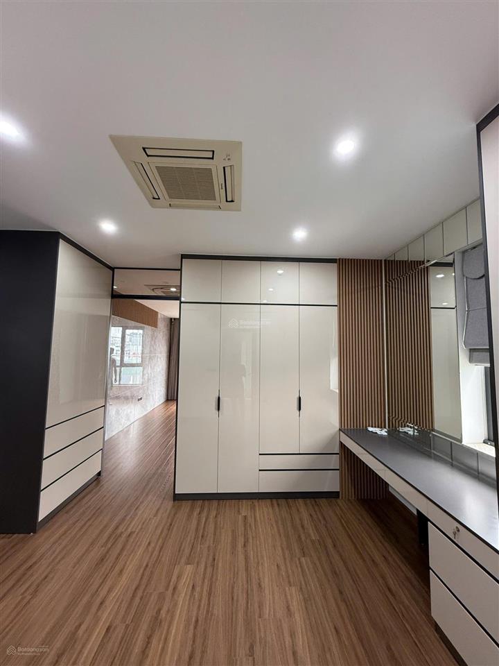 Siêu phẩm mặt phố nguyễn hoàng tôn tòa nhà văn phòng & căn hộ cao cấp