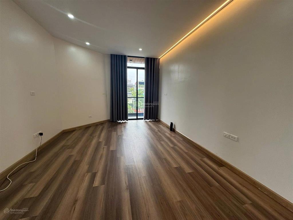 Vị trí đắc địa  mặt tiền quá rộng  vỉa hè đẹp  lô góc  6 tầng  thang máy  phân lô  đông ngạc