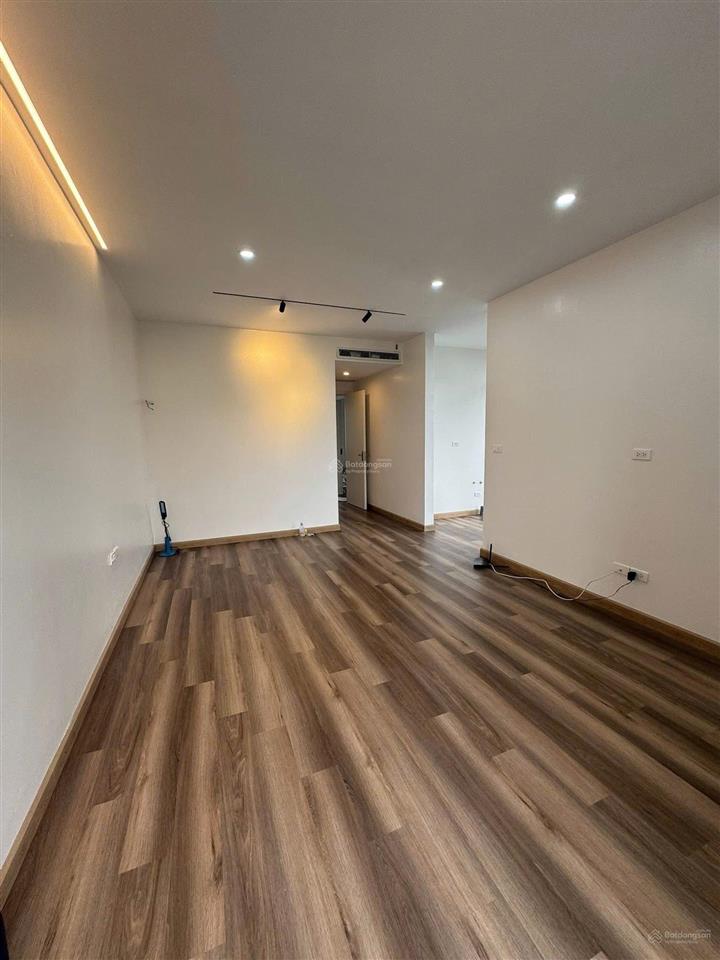 Vị trí đắc địa  mặt tiền quá rộng  vỉa hè đẹp  lô góc  6 tầng  thang máy  phân lô  đông ngạc