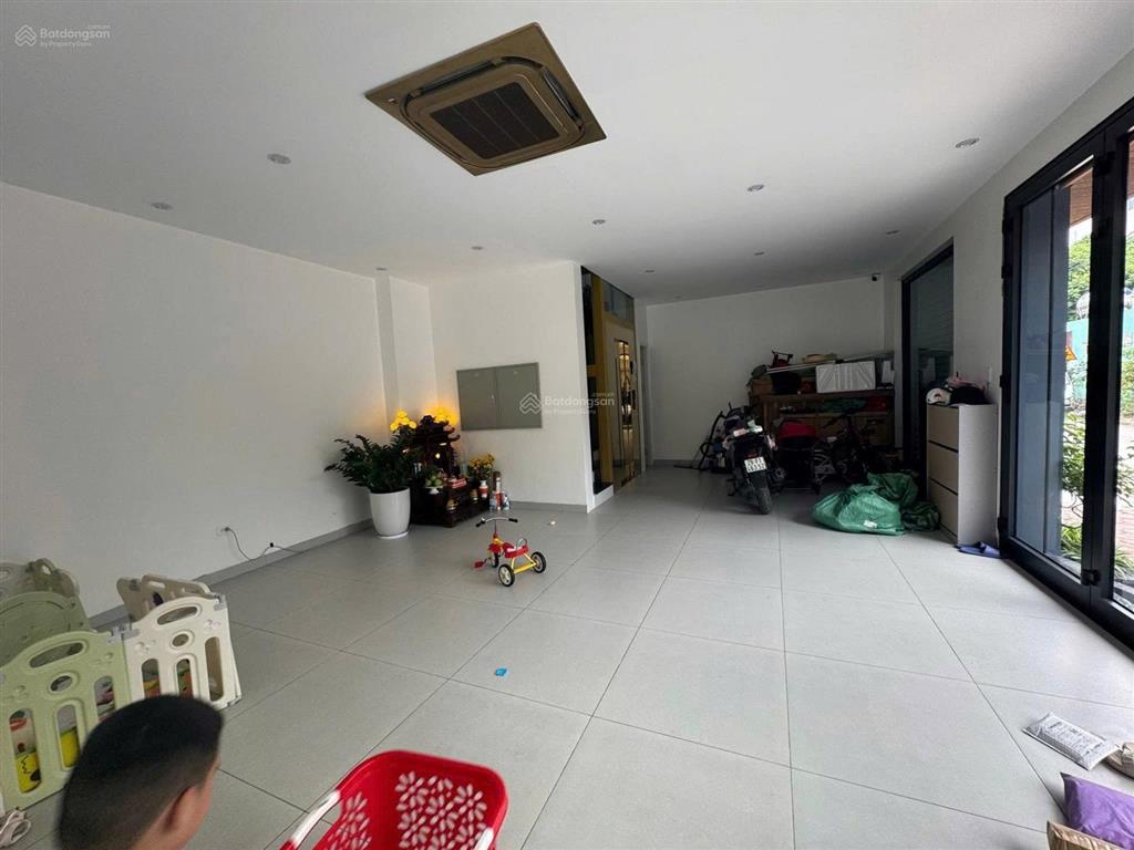Vị trí đắc địa  mặt tiền quá rộng  vỉa hè đẹp  lô góc  6 tầng  thang máy  phân lô  đông ngạc