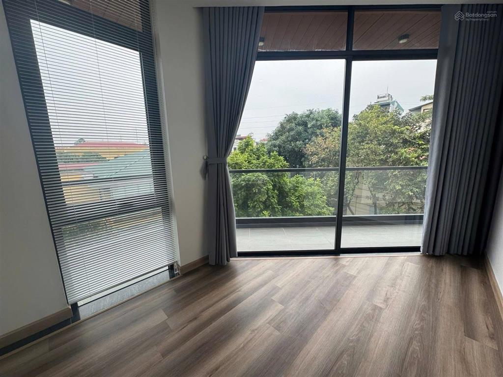 Vị trí đắc địa  mặt tiền quá rộng  vỉa hè đẹp  lô góc  6 tầng  thang máy  phân lô  đông ngạc