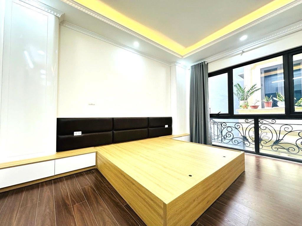 Nhà hoàng hoa thám tây hồ dt 40 m2 lô  mt 4m 6 tầng thang máy giá 12.3 tỷ nhà mới ô tô kinh doanh