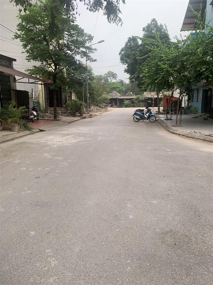 Chính chủ cần bán duy nhất 1 nhà 2 tầng tầng 1 phòng khách và phòng bếp,tầng 2 ba phòng ngủ.