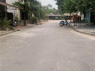 Chính chủ cần bán duy nhất 1 nhà 2 tầng tầng 1 phòng khách và phòng bếp,tầng 2 ba phòng ngủ.