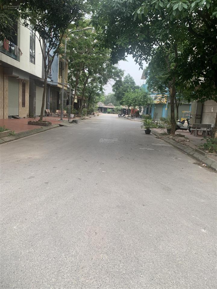 Chính chủ cần bán duy nhất 1 nhà 2 tầng tầng 1 phòng khách và phòng bếp,tầng 2 ba phòng ngủ.