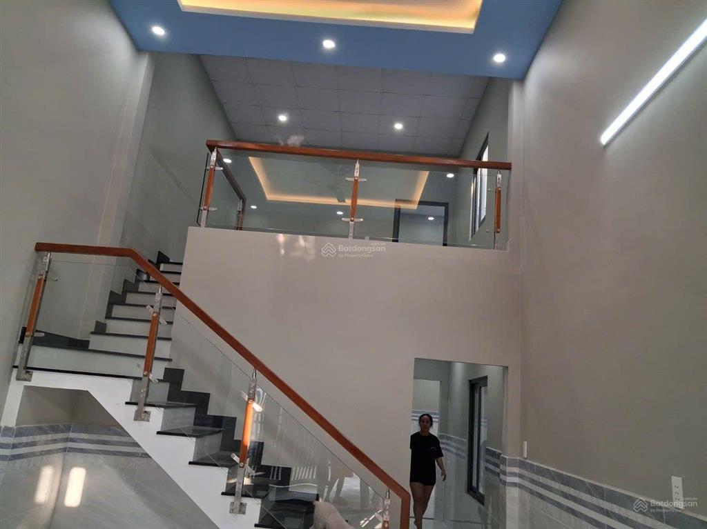 77m2 giá chỉ 3,2 tỷ ngã tư nguyễn ảnh thủ và thới tam thôn vị trí đắc địa  giá rẻ gấp bán