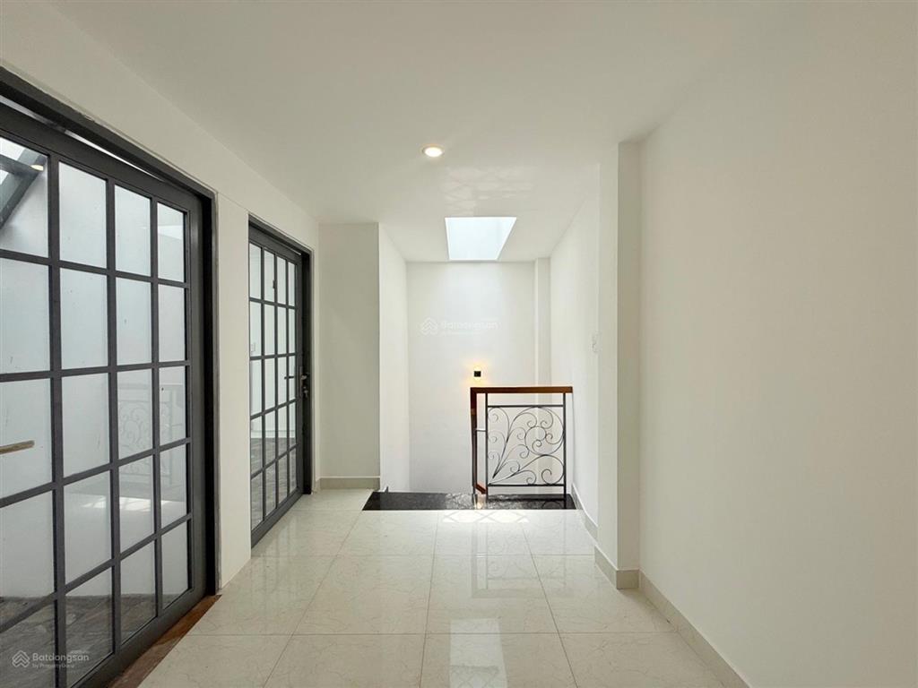 Bán nhà riêng 4pn, 3wc, 42m2, 8,8 tỷ tại võ thị sáu, quận 3, tp. hcm  hot! view đẹp